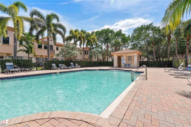 6140 Grand Cypress Circle, Pompano Beach, FL 33073