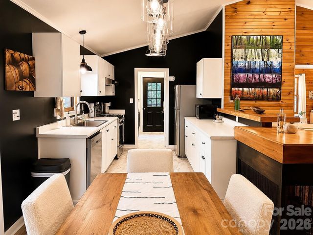 721 Bear Creek Lane, Saluda, NC 28773