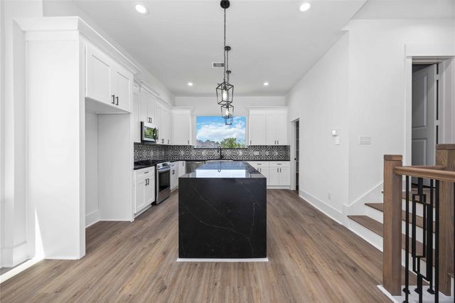 1941 Knoll Square Drive, Houston, TX 77080