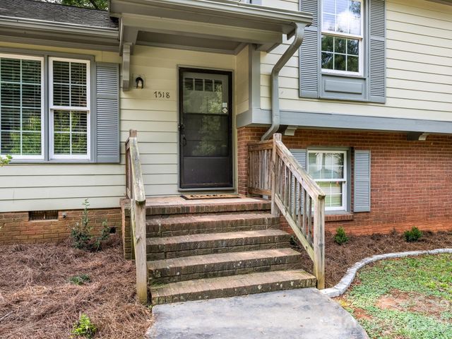 7518 Riding Trail Road, Charlotte, NC 28212