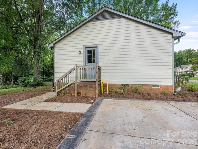 7518 Riding Trail Road, Charlotte, NC 28212