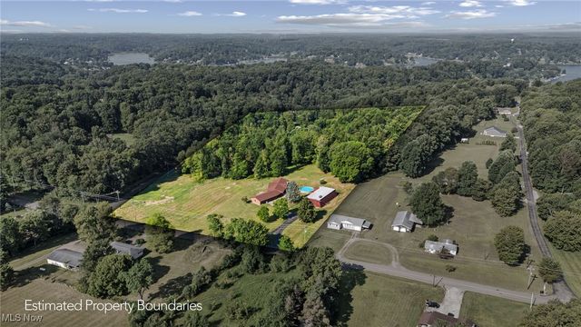 4015 Lace Road NW, Malvern, OH 44644