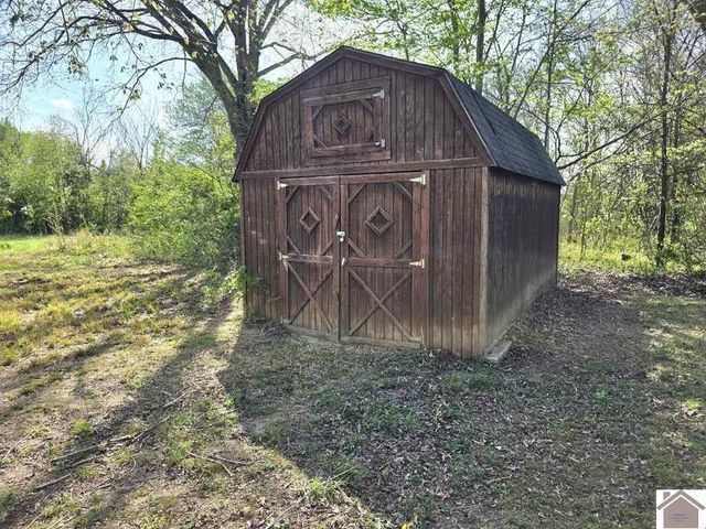 300 4th Street, Hazel, KY 42049