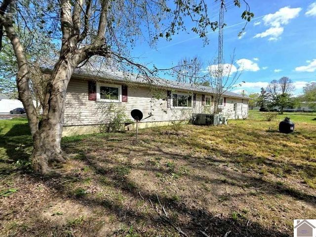 300 4th Street, Hazel, KY 42049