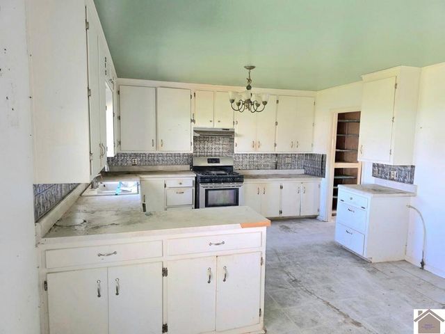 300 4th Street, Hazel, KY 42049