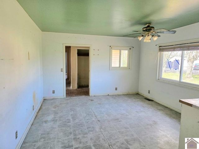 300 4th Street, Hazel, KY 42049