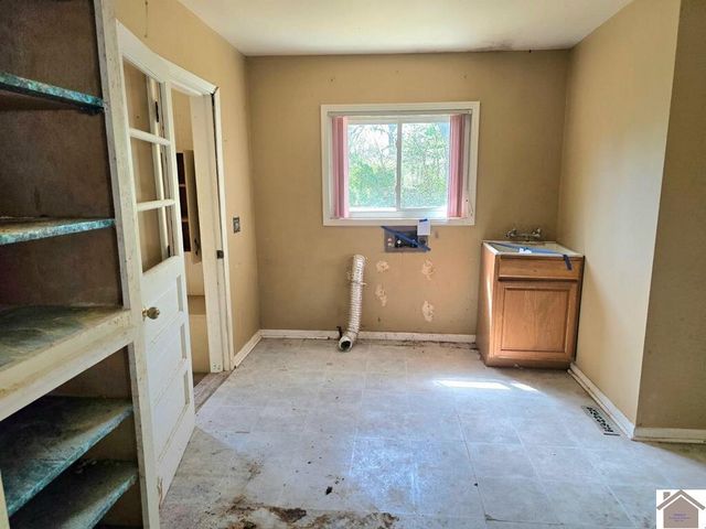 300 4th Street, Hazel, KY 42049