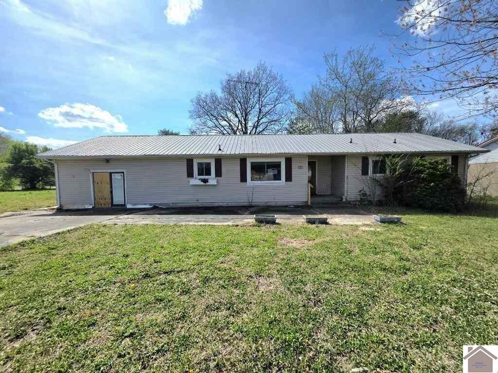 300 4th Street, Hazel, KY 42049