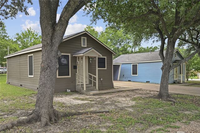 400 and 402 South Ennis Street, Bryan, TX 77803