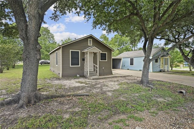 400 and 402 South Ennis Street, Bryan, TX 77803