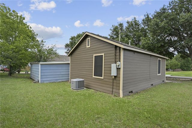 400 and 402 South Ennis Street, Bryan, TX 77803