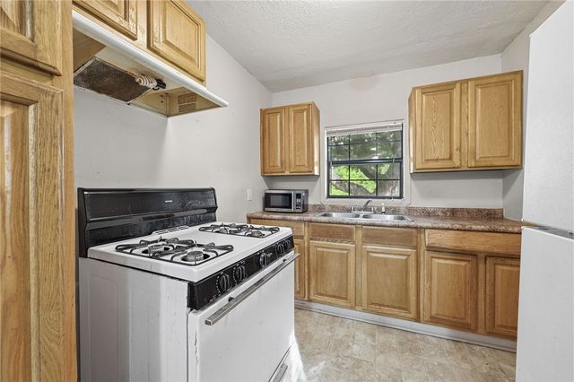400 and 402 South Ennis Street, Bryan, TX 77803