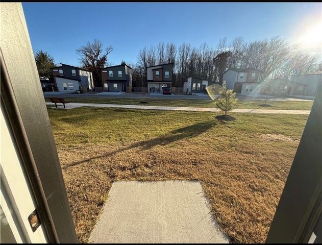 1051 States Avenue, Bentonville, AR 72713