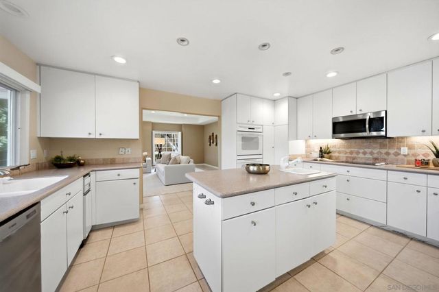 425 Loma Larga, Solana Beach, CA 92075