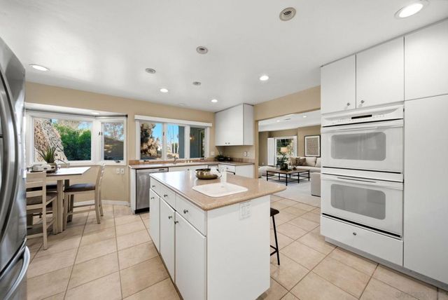 425 Loma Larga, Solana Beach, CA 92075