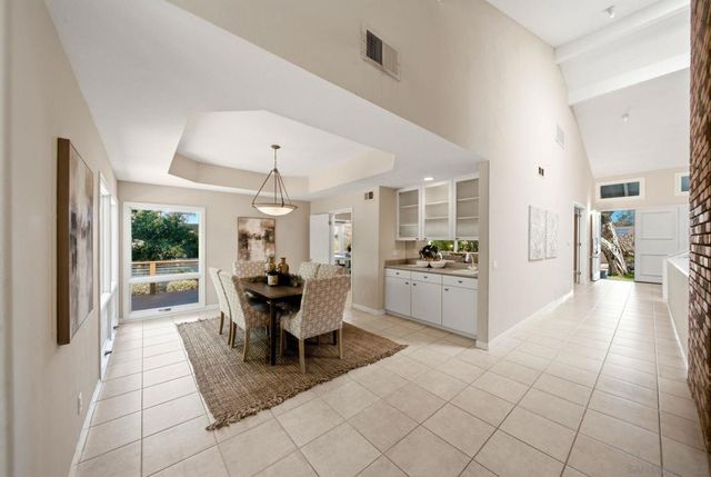425 Loma Larga, Solana Beach, CA 92075