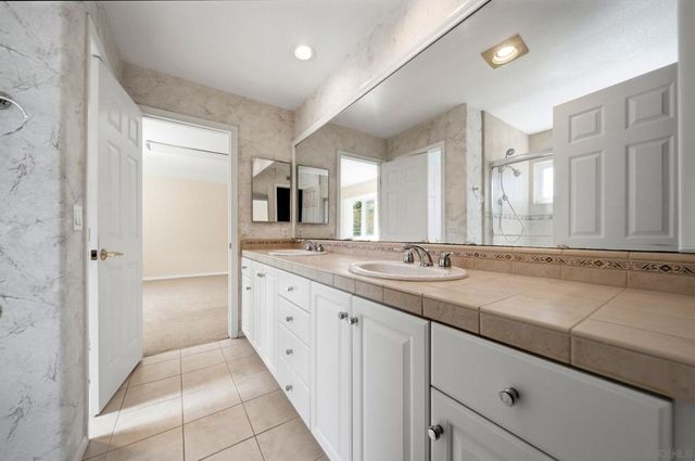 425 Loma Larga, Solana Beach, CA 92075