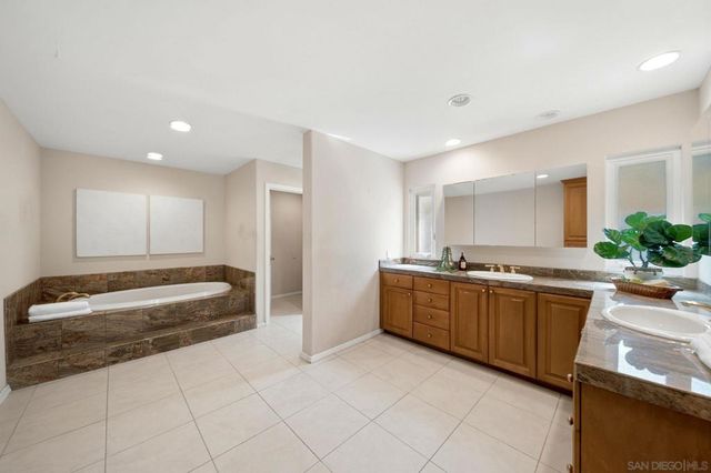 425 Loma Larga, Solana Beach, CA 92075
