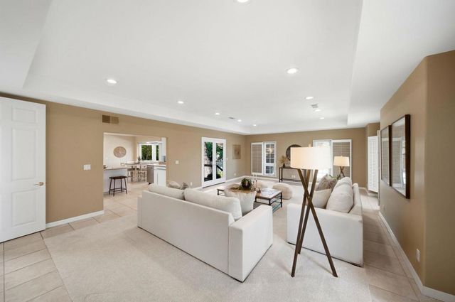 425 Loma Larga, Solana Beach, CA 92075