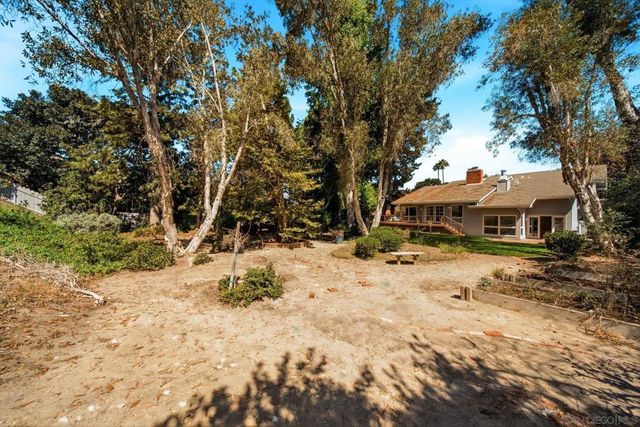 425 Loma Larga, Solana Beach, CA 92075