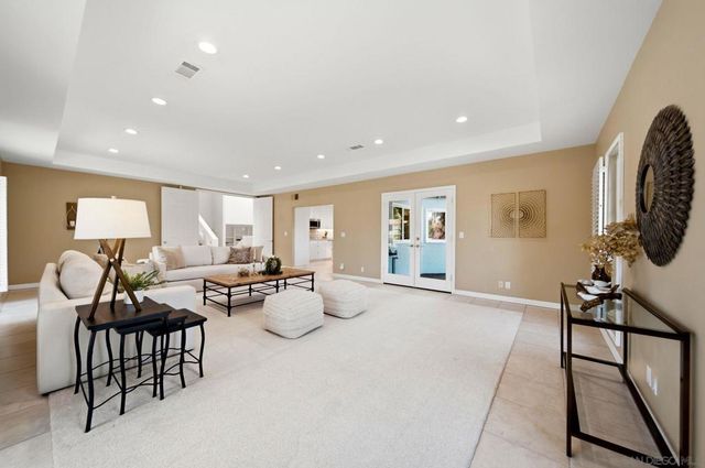 425 Loma Larga, Solana Beach, CA 92075