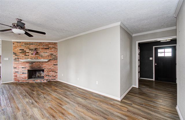 915 Hackberry Street, La Porte, TX 77571