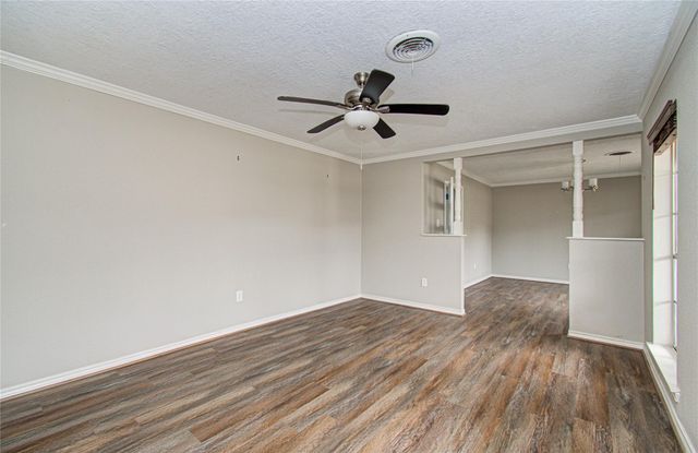 915 Hackberry Street, La Porte, TX 77571