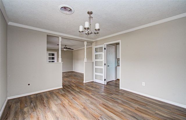 915 Hackberry Street, La Porte, TX 77571