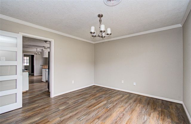 915 Hackberry Street, La Porte, TX 77571