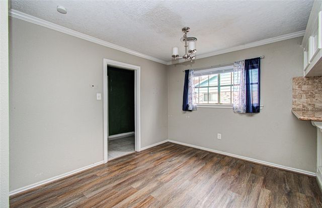 915 Hackberry Street, La Porte, TX 77571