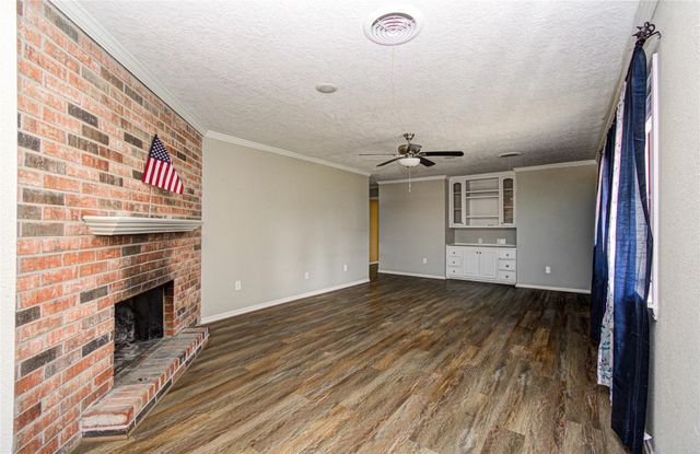 915 Hackberry Street, La Porte, TX 77571