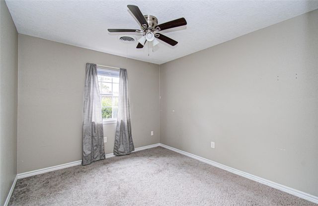 915 Hackberry Street, La Porte, TX 77571