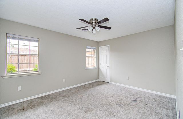 915 Hackberry Street, La Porte, TX 77571