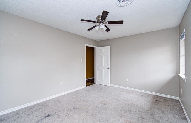 915 Hackberry Street, La Porte, TX 77571