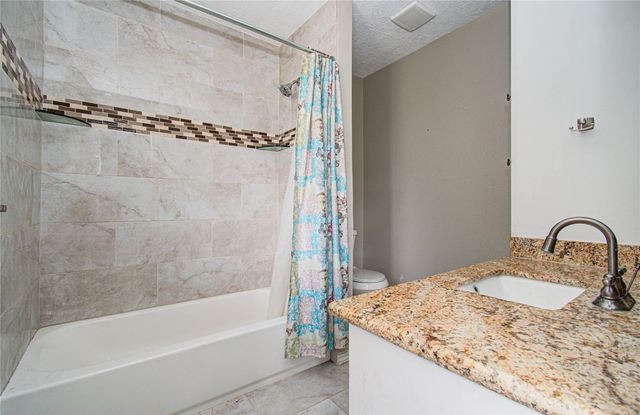 915 Hackberry Street, La Porte, TX 77571