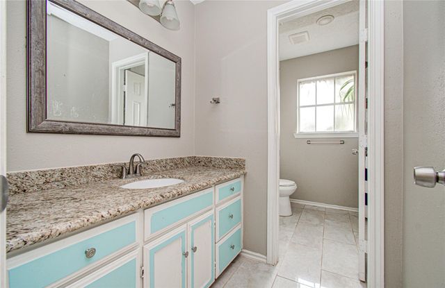 915 Hackberry Street, La Porte, TX 77571