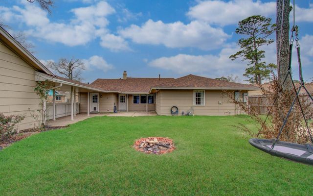 915 Hackberry Street, La Porte, TX 77571