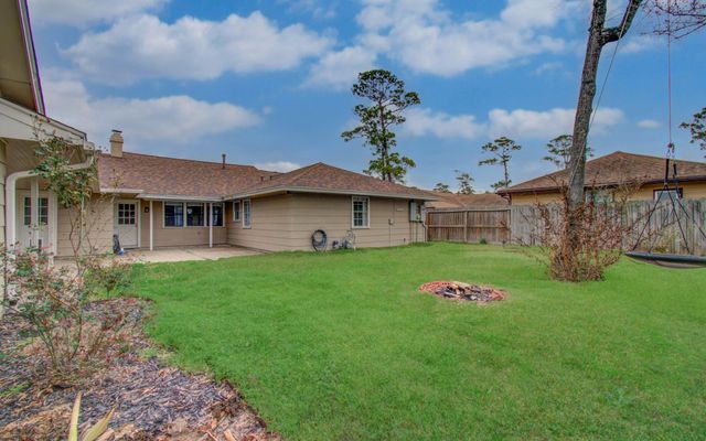 915 Hackberry Street, La Porte, TX 77571