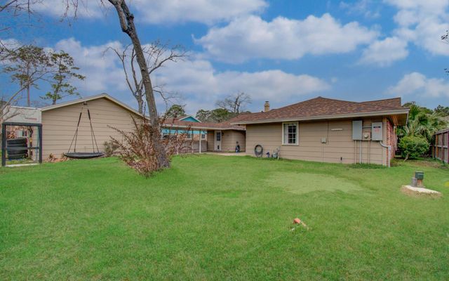 915 Hackberry Street, La Porte, TX 77571