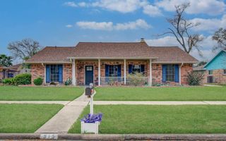 915 Hackberry Street, La Porte, TX 77571