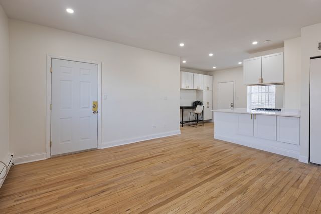 543 E 60TH Street 4, Chicago, IL 60637