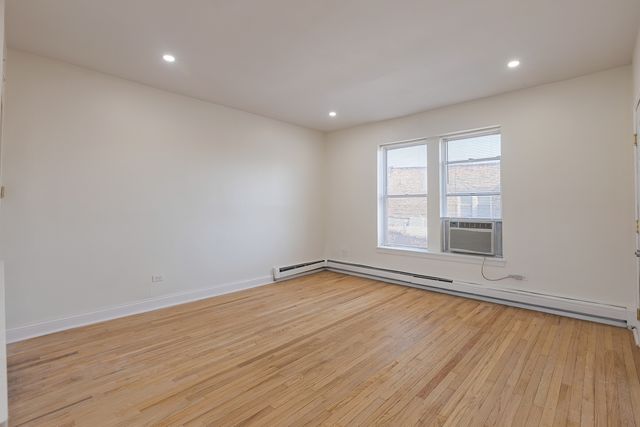 543 E 60TH Street 4, Chicago, IL 60637