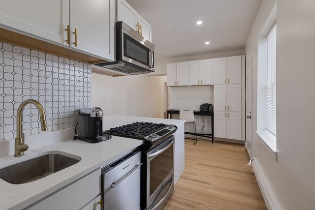 543 E 60TH Street 4, Chicago, IL 60637
