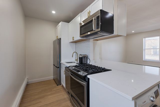 543 E 60TH Street 4, Chicago, IL 60637