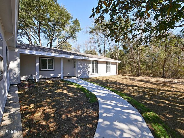 8820 Manoo Place, Diamondhead, MS 39525