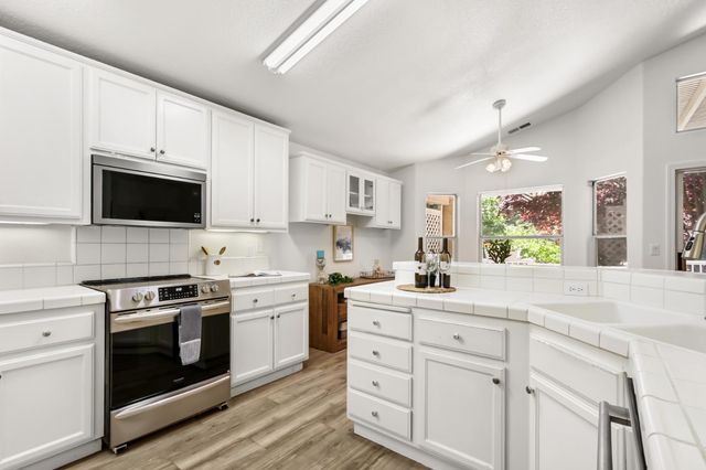 3900 Green Forest Ln, Sacramento, CA 95821