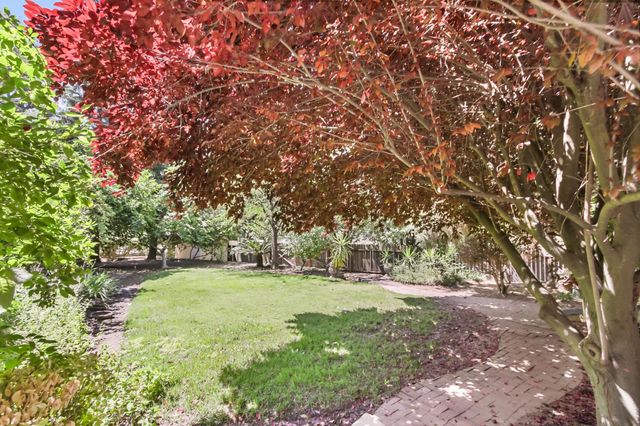 3900 Green Forest Ln, Sacramento, CA 95821