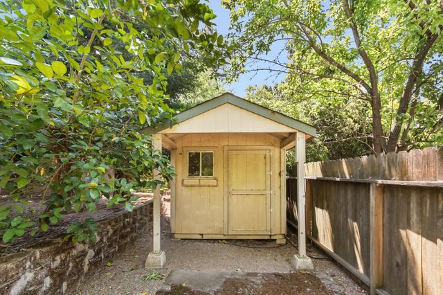 3900 Green Forest Ln, Sacramento, CA 95821