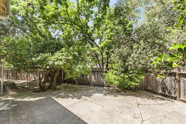 3900 Green Forest Ln, Sacramento, CA 95821