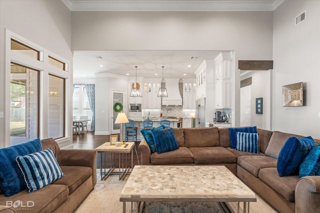 410 Oakwood Trace Court, Shreveport, LA 71106